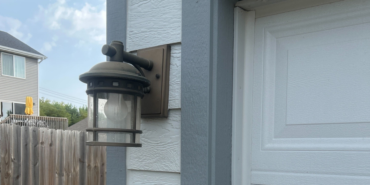 Outdoor lighting cost of Iowa Home